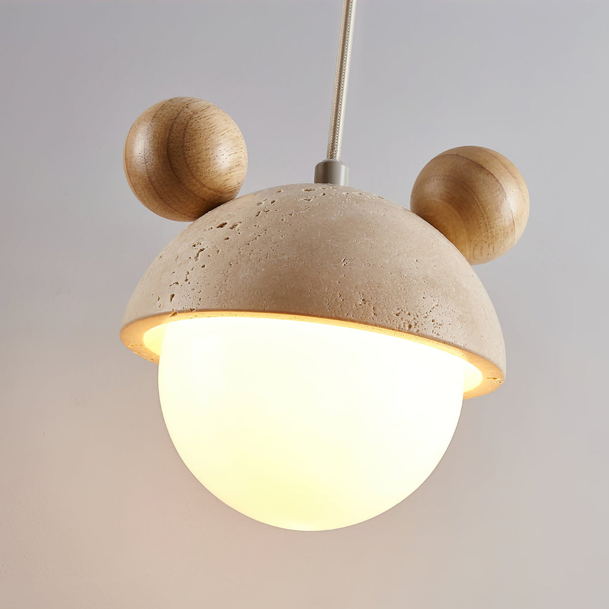 Lyraeus Mickey-pendellampa i travertin