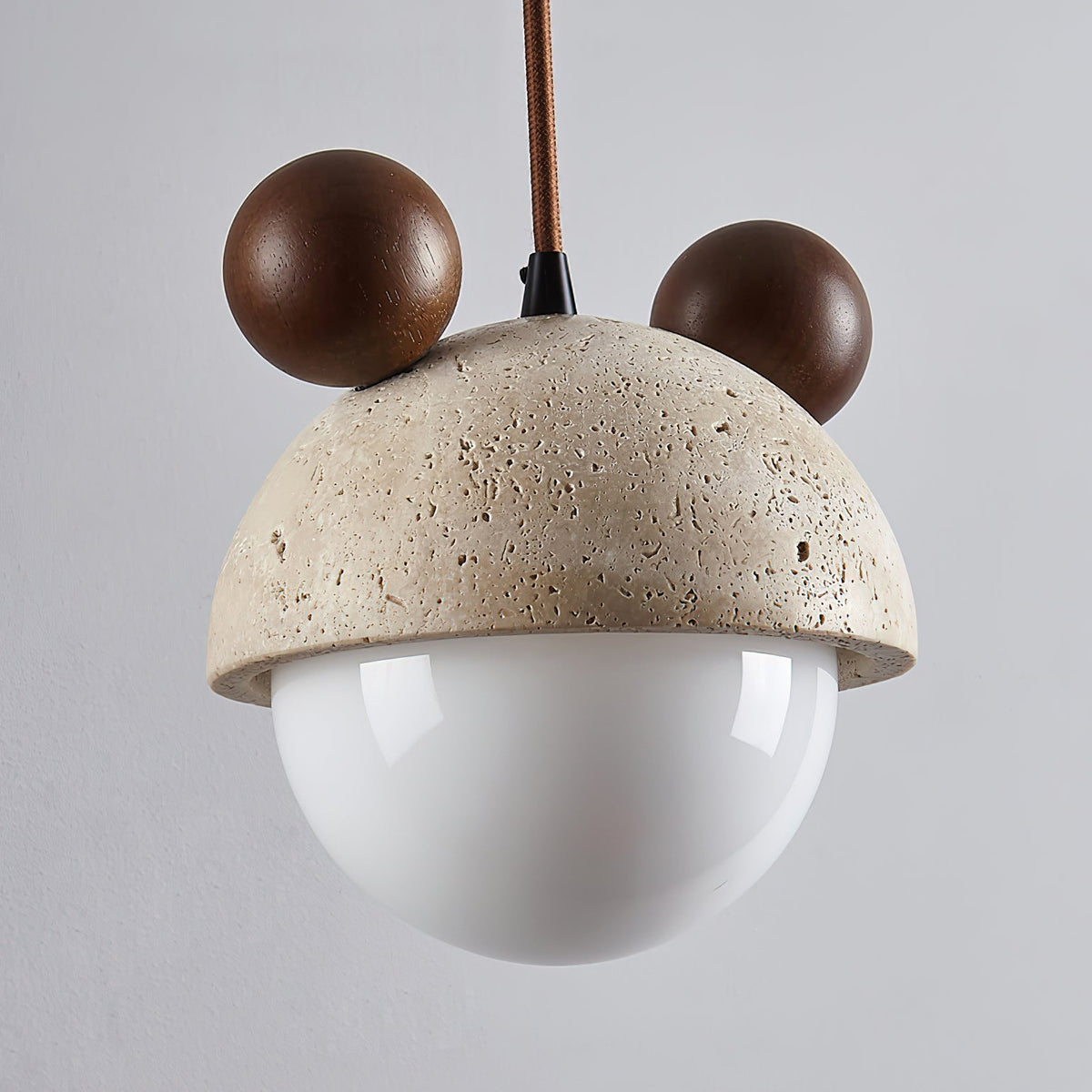 Lyraeus Mickey-pendellampa i travertin