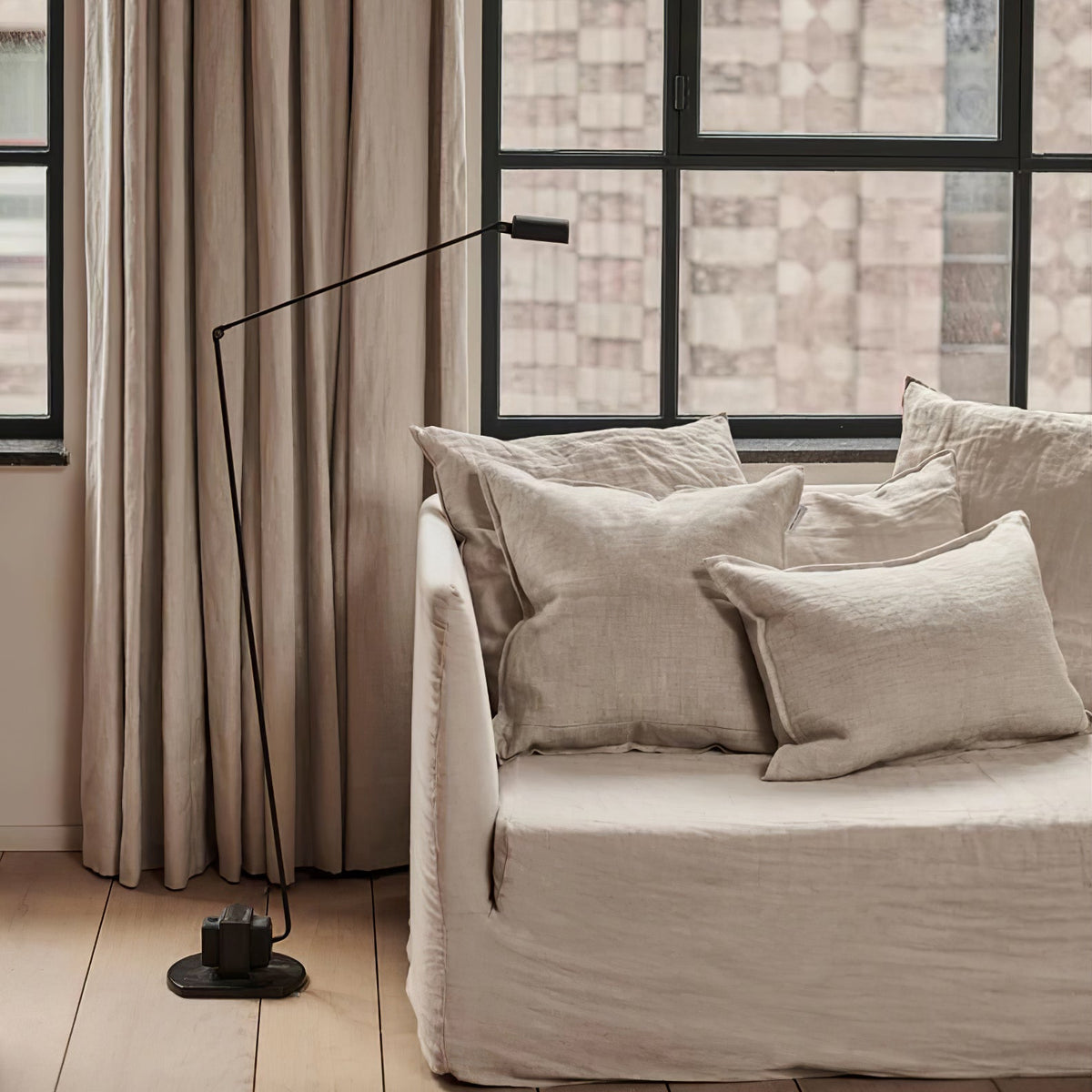 Nerilux justerbar gulvlampe