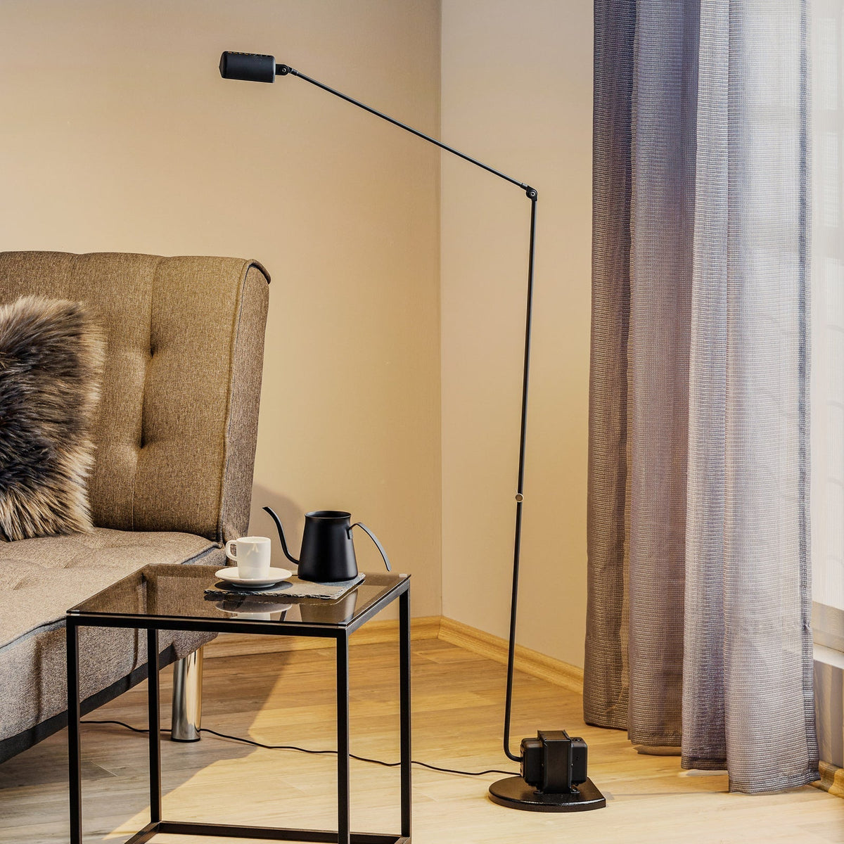 Nerilux justerbar gulvlampe