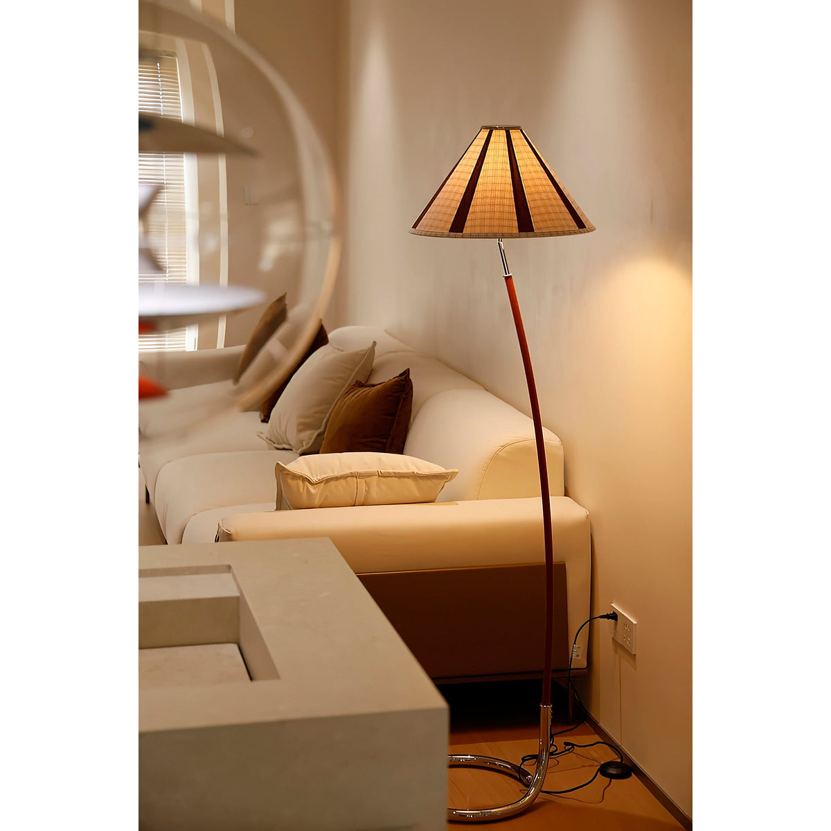 Elauena golvlampa