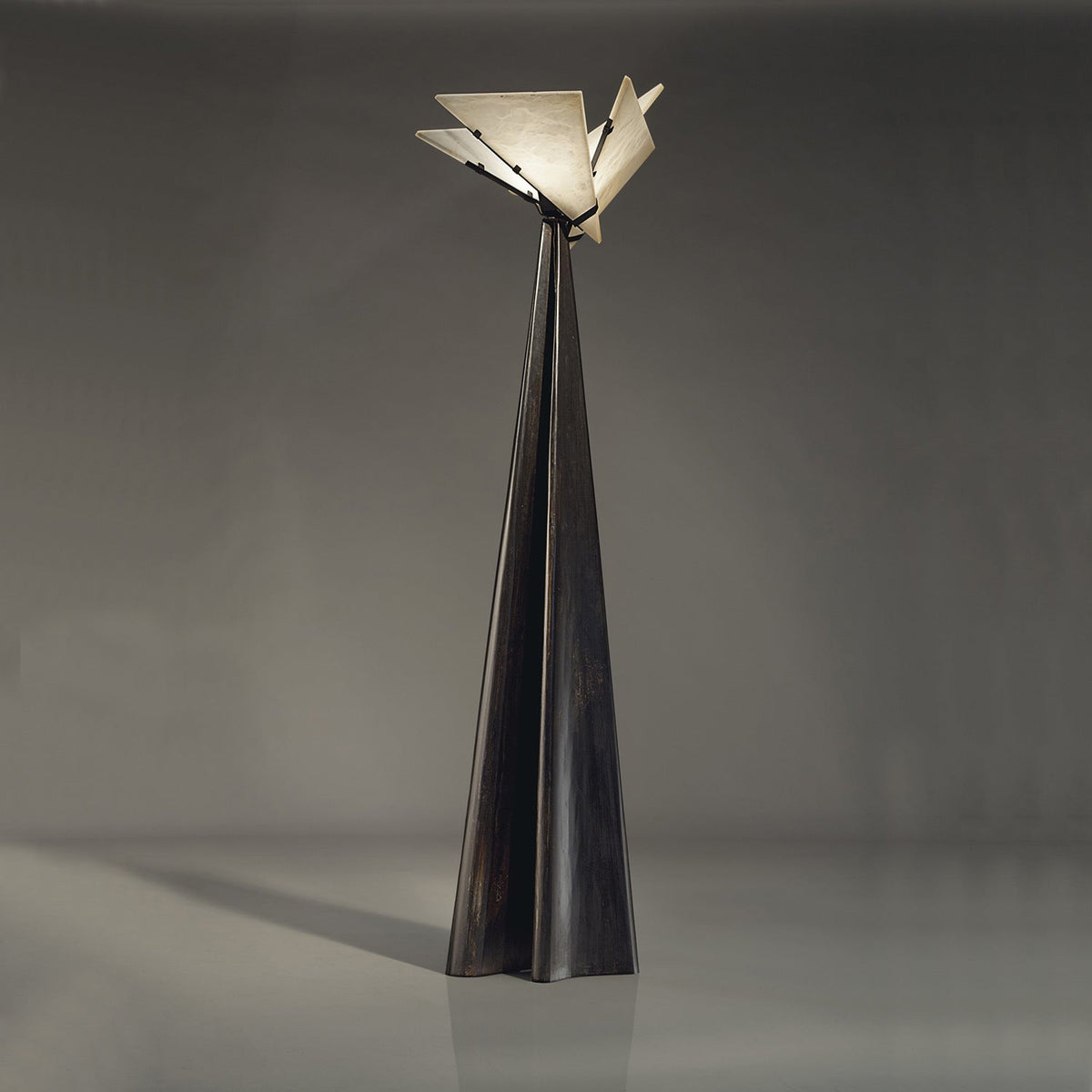 Spire-golvlampa i alabaster