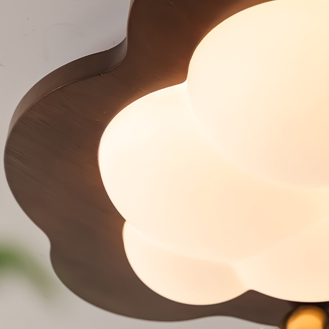 Ivaren eksklusiv nordisk kunstnerisk loftslampe i træ