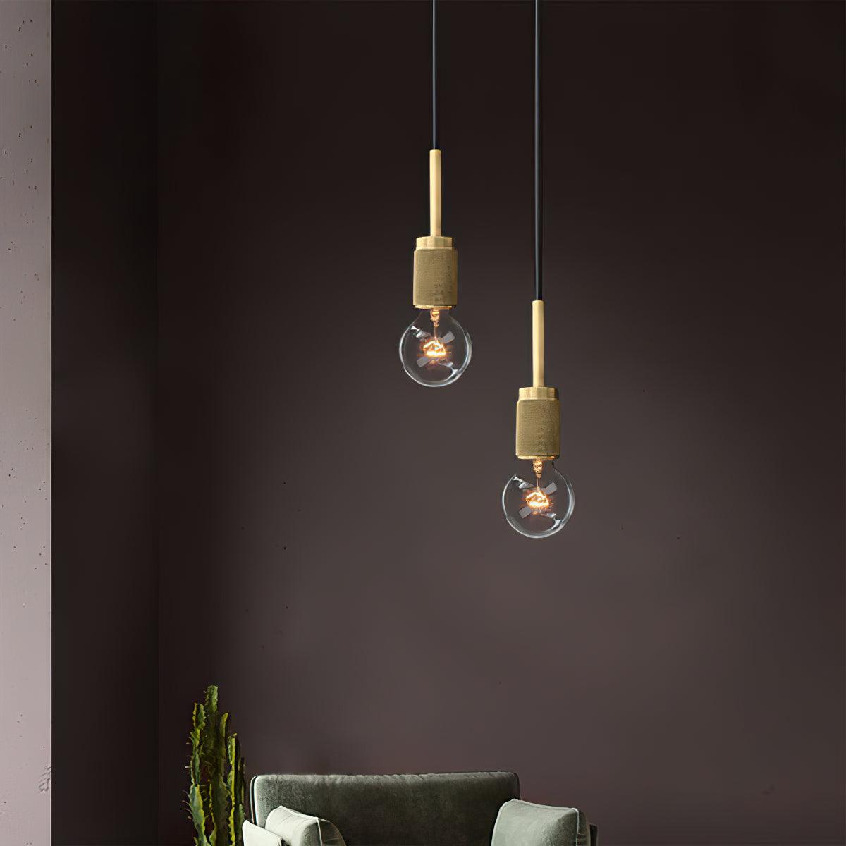 Hangandi lampi, mínímalískur málmbúnaður úr látúni fyrir borðstofu eða eldhús