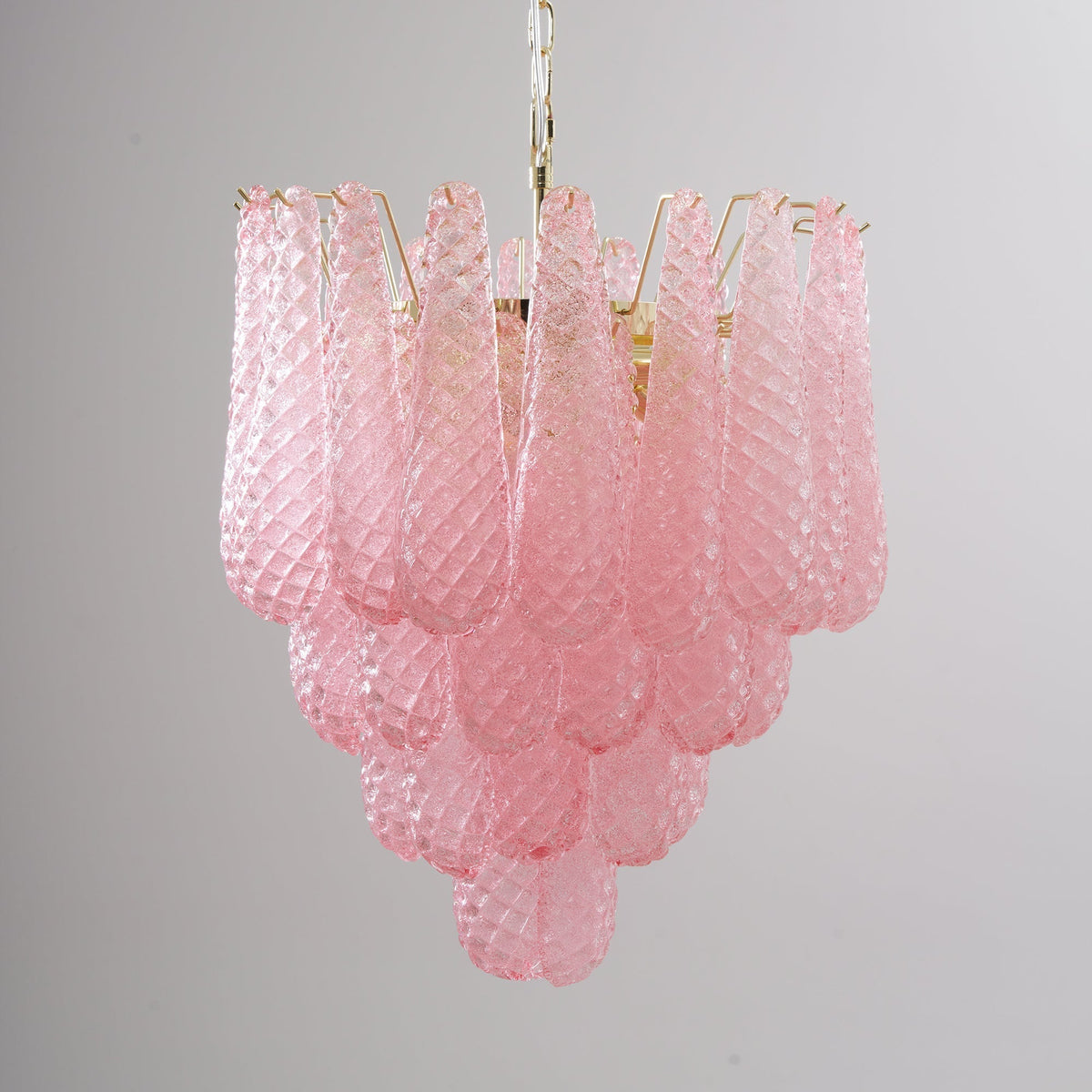 Veliena lysekrone med lyserøde dråber i Murano-glas, diamantmønster og vandfaldsdesign