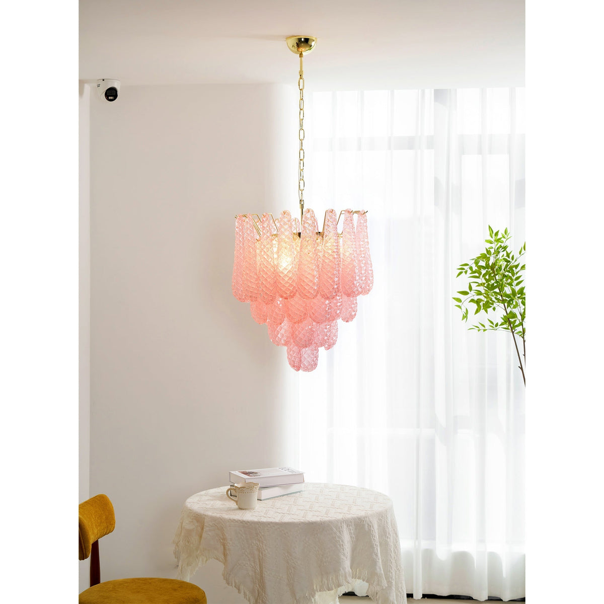 Veliena lysekrone med lyserøde dråber i Murano-glas, diamantmønster og vandfaldsdesign