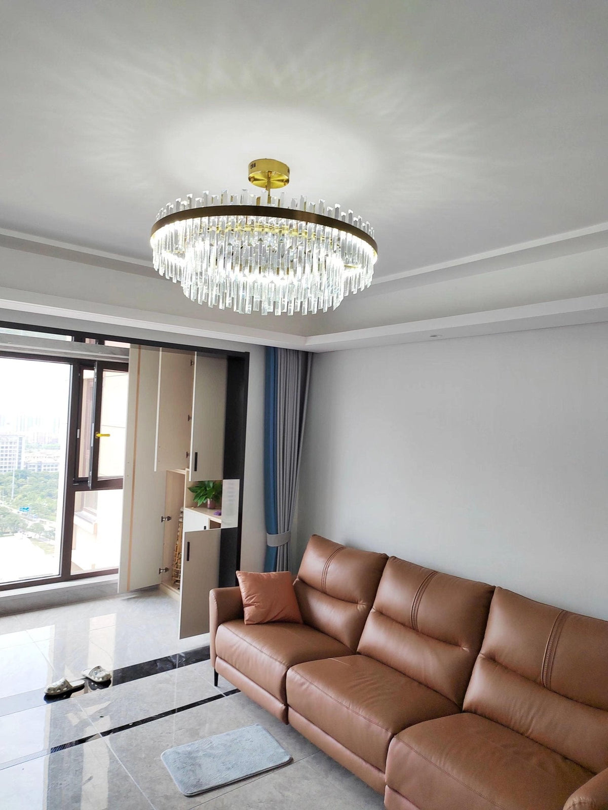 Candeeiro de teto Elyeira em latão e cristal, elegante, tipo tambor