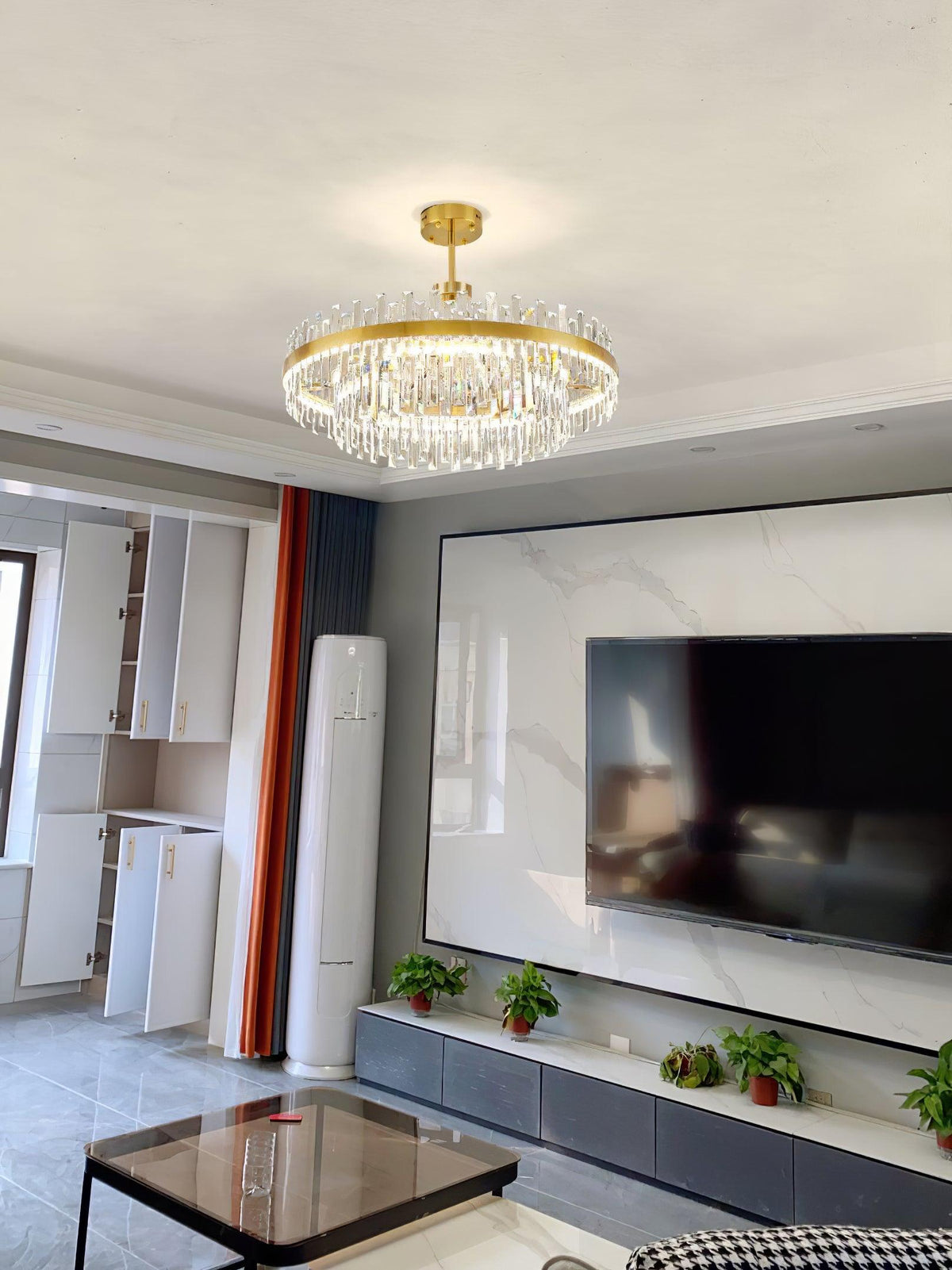 Candeeiro de teto Elyeira em latão e cristal, elegante, tipo tambor