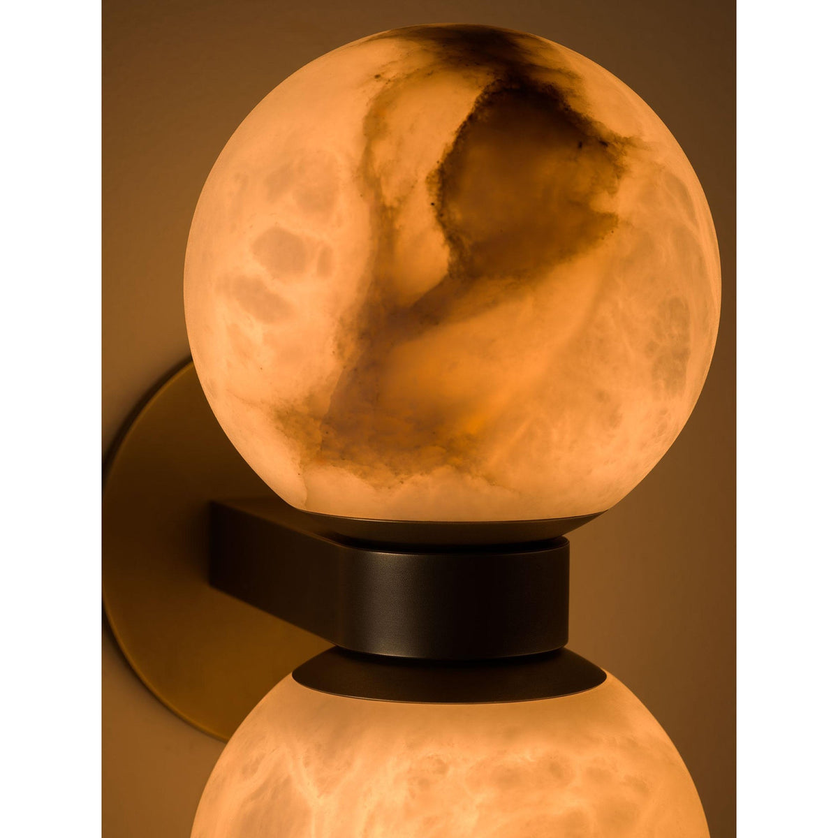 Candeeiro de parede Lush Globe em alabastro