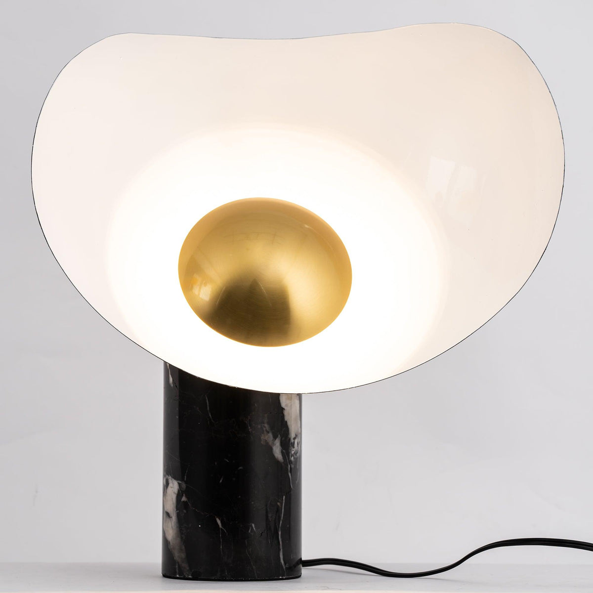 Astelor moderne bordlampe i marmor
