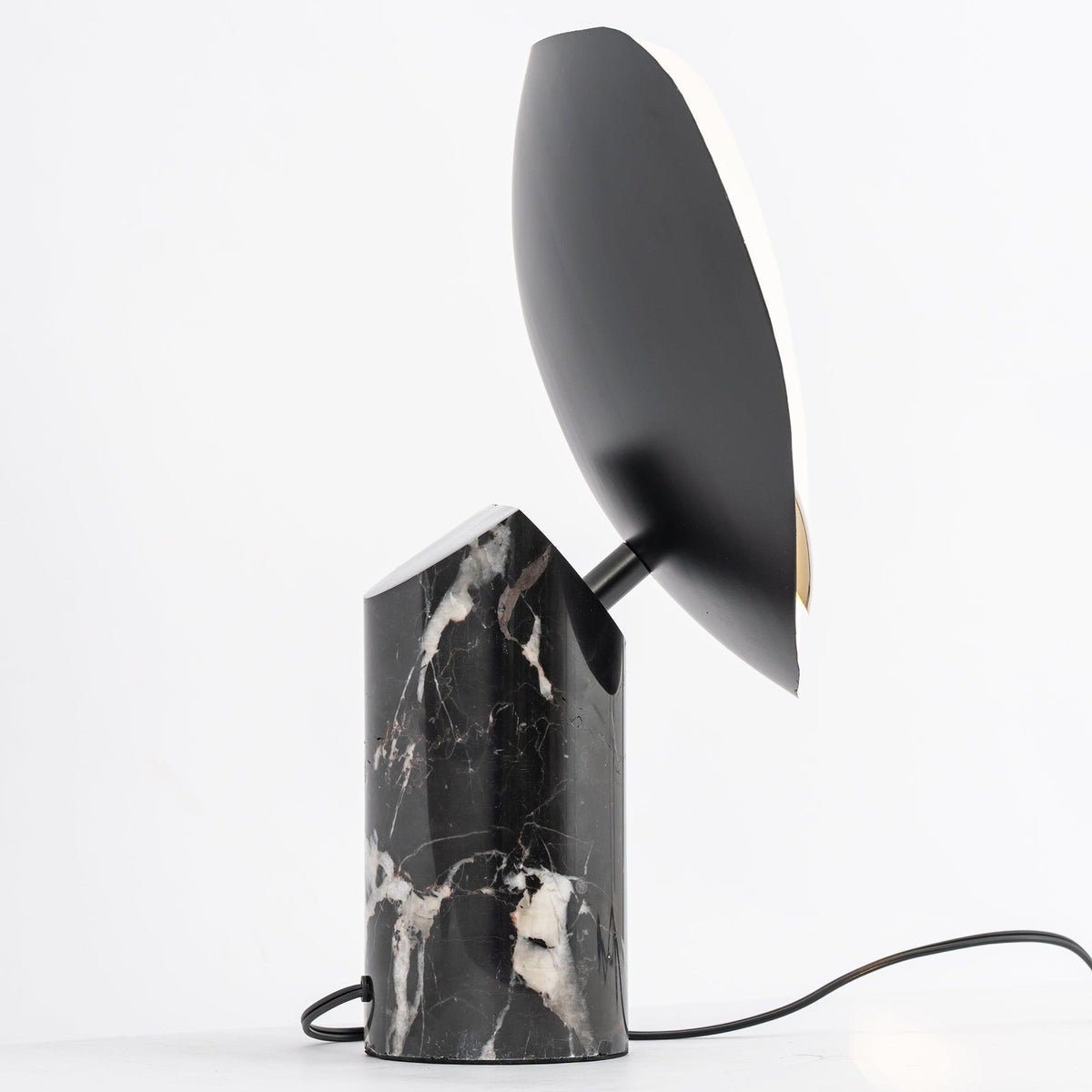 Astelor moderne bordlampe i marmor