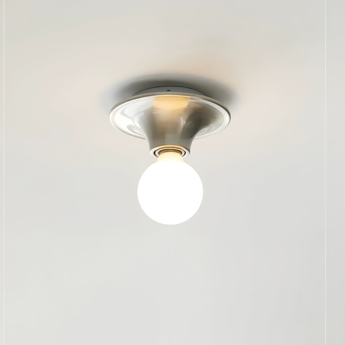 Ortheenin moderni minimalistinen lasiseinävalaisin