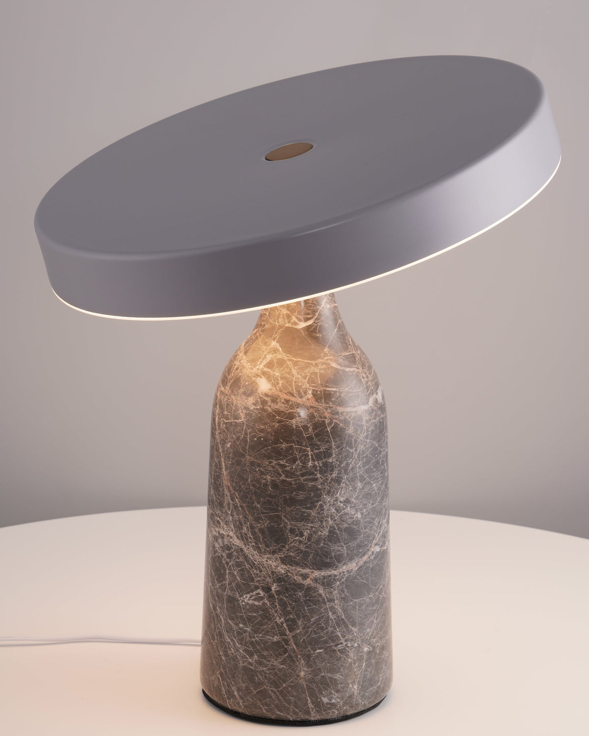 Astrian minimalistisk marmorbordlampe