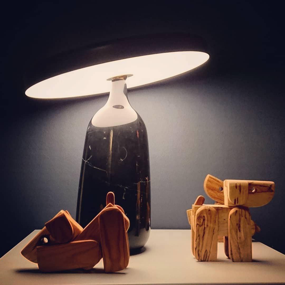 Astrian minimalistisk marmorbordlampe