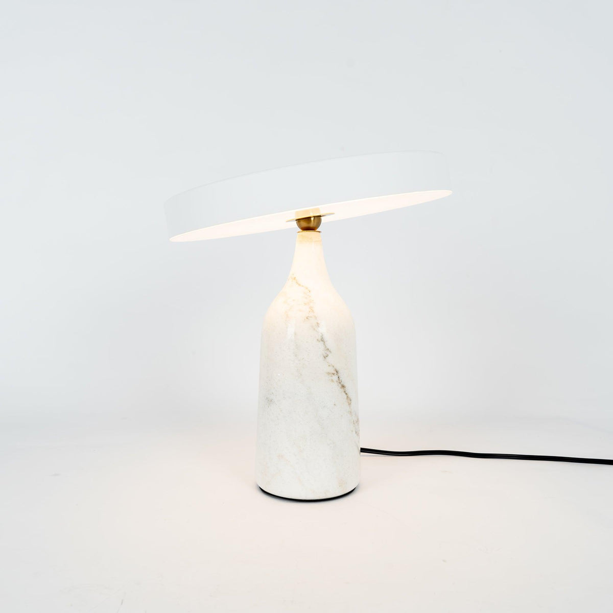 Astrian minimalistisk marmorbordlampe
