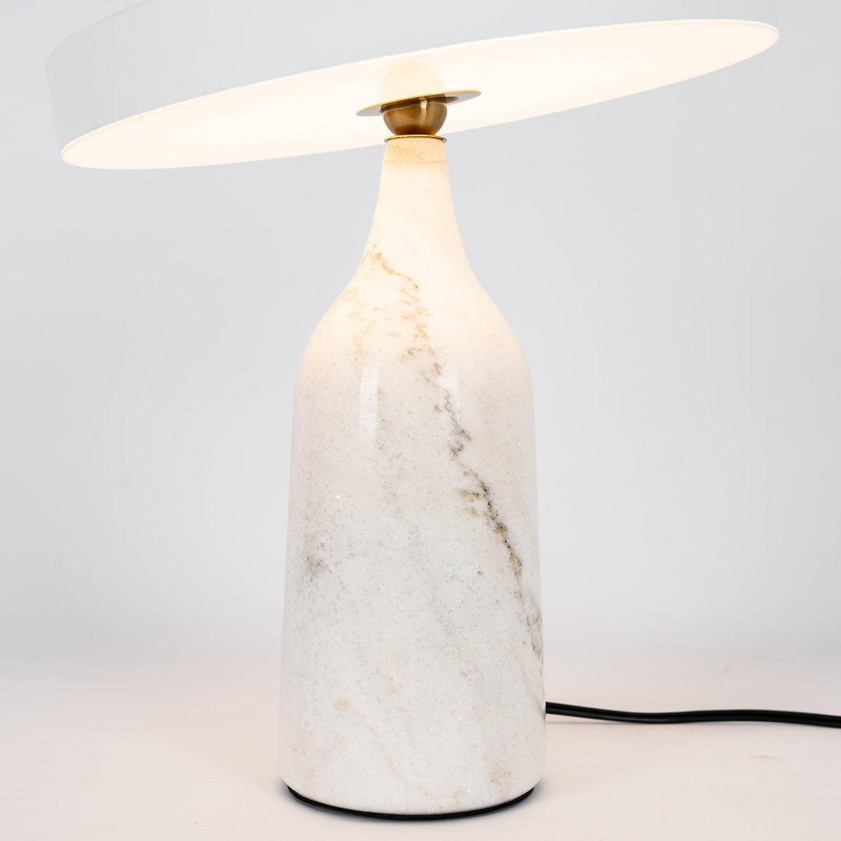 Astrian minimalistisk marmorbordlampe
