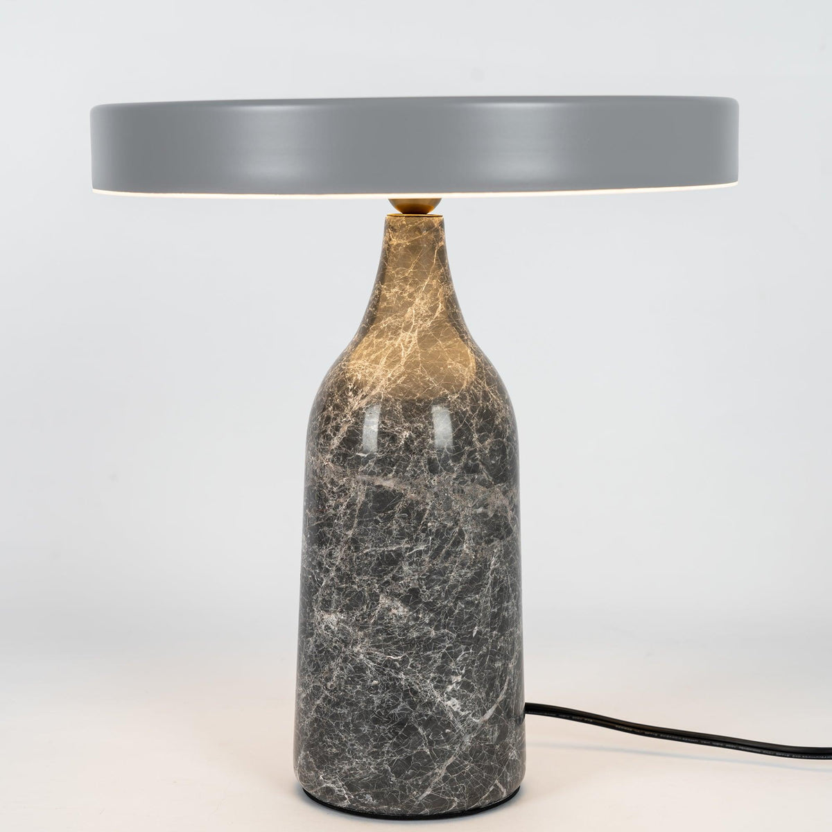Astrian minimalistisk marmorbordlampe