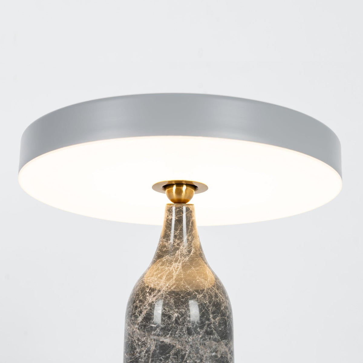 Astrian minimalistisk marmorbordlampe