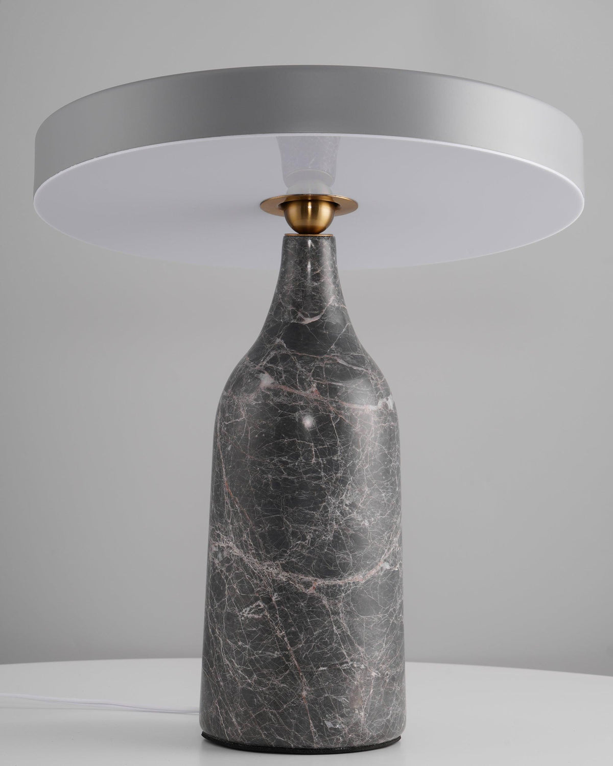 Astrian minimalistisk marmorbordlampe