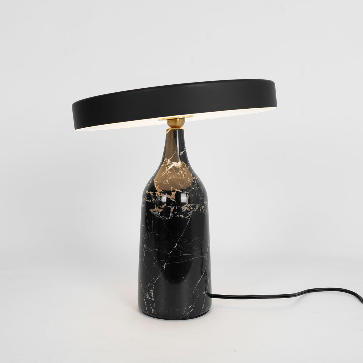 Astrian minimalistisk marmorbordlampe