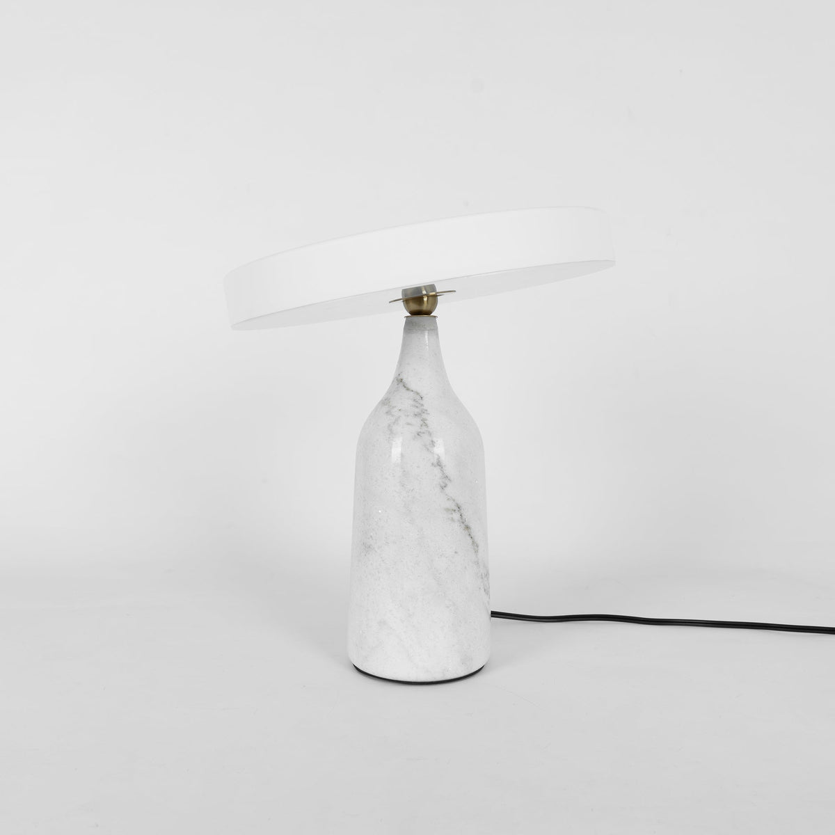Astrian minimalistisk marmorbordlampe