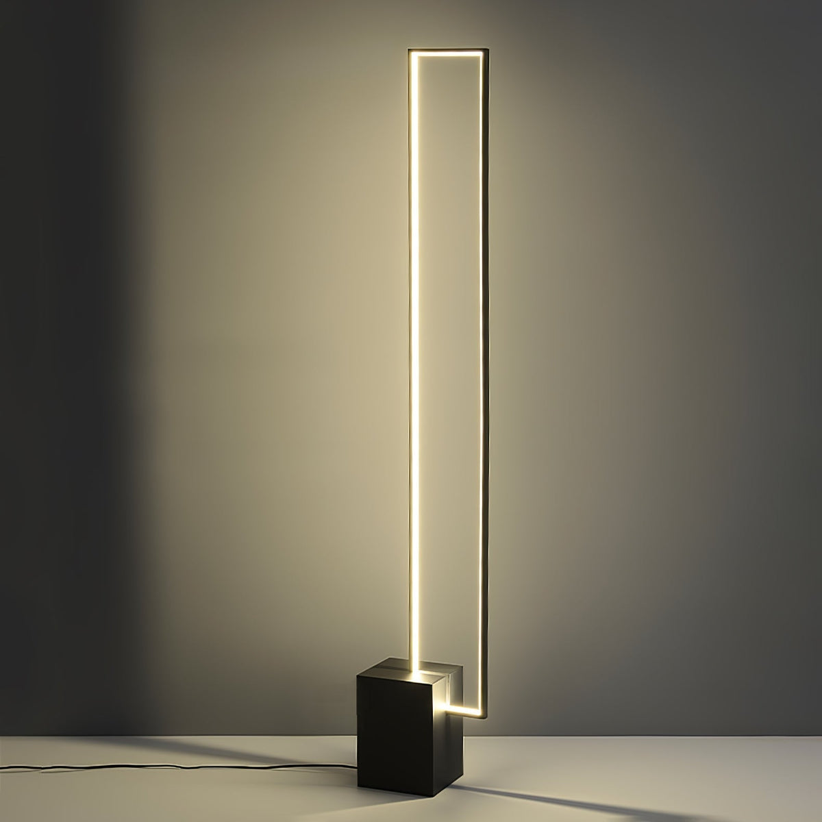 Keloza gulvlampe i aluminium