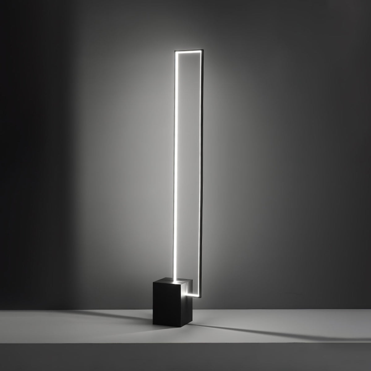 Keloza gulvlampe i aluminium