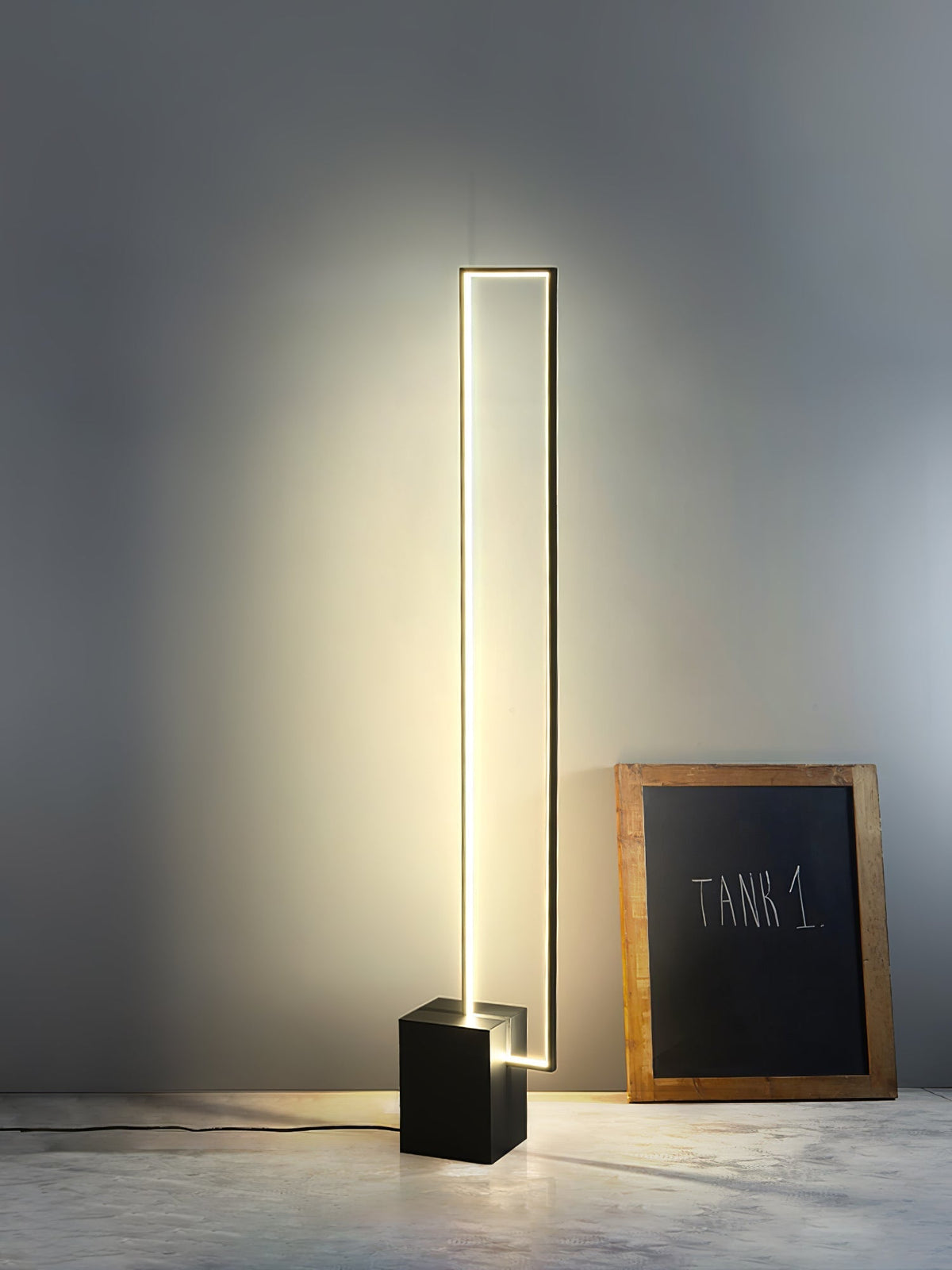 Keloza gulvlampe i aluminium