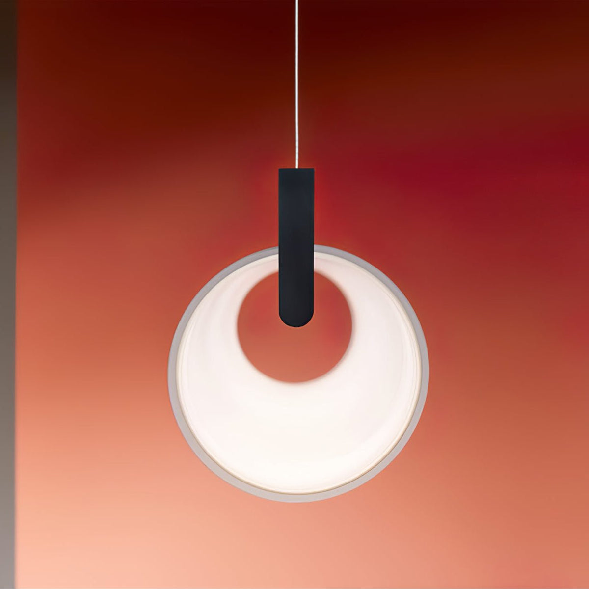 Elias-minimalistinen riippuvalaisin