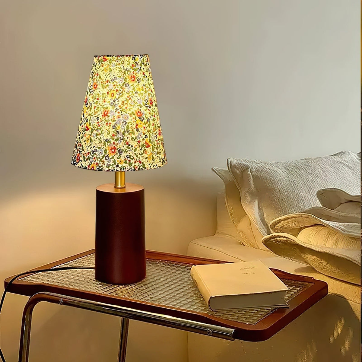 Elvivelia vintage bordlampe i træ