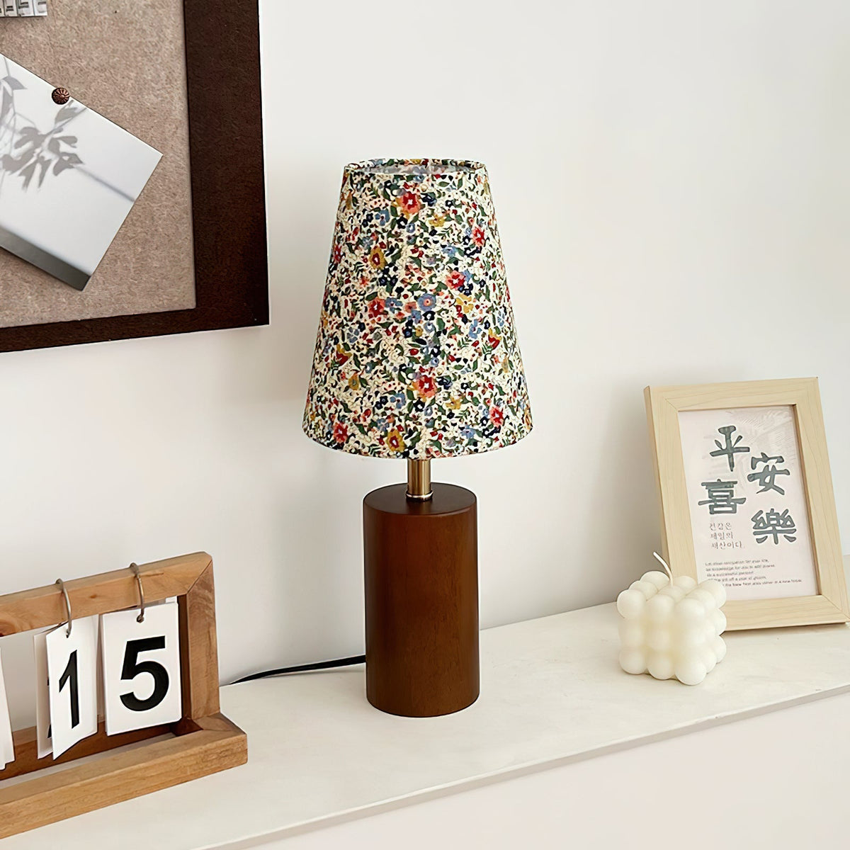 Elvivelia vintage bordlampe i træ