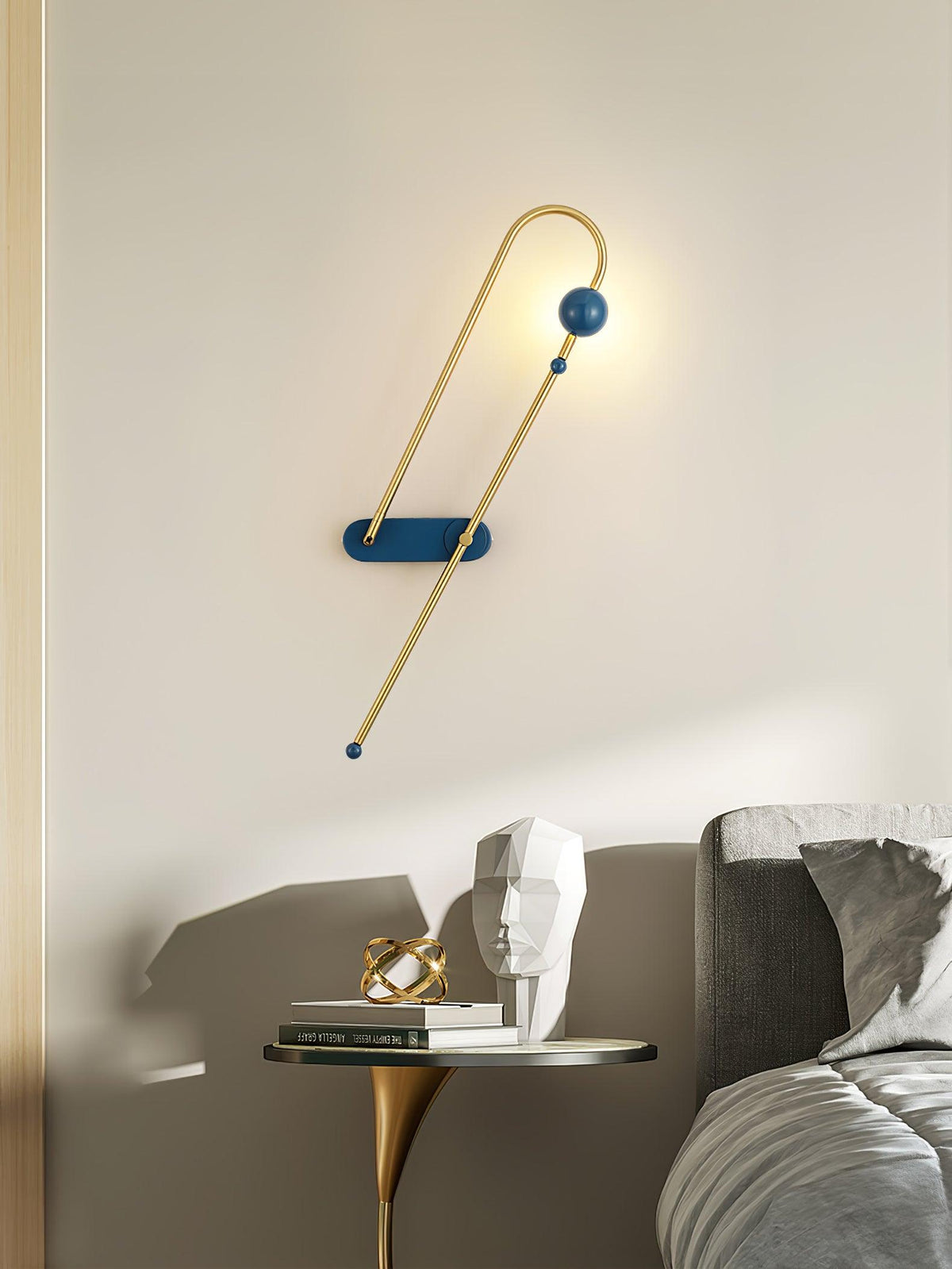 Curve Vägglampa med elektrisk krets