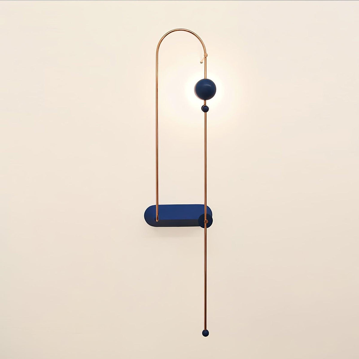 Curve Vägglampa med elektrisk krets