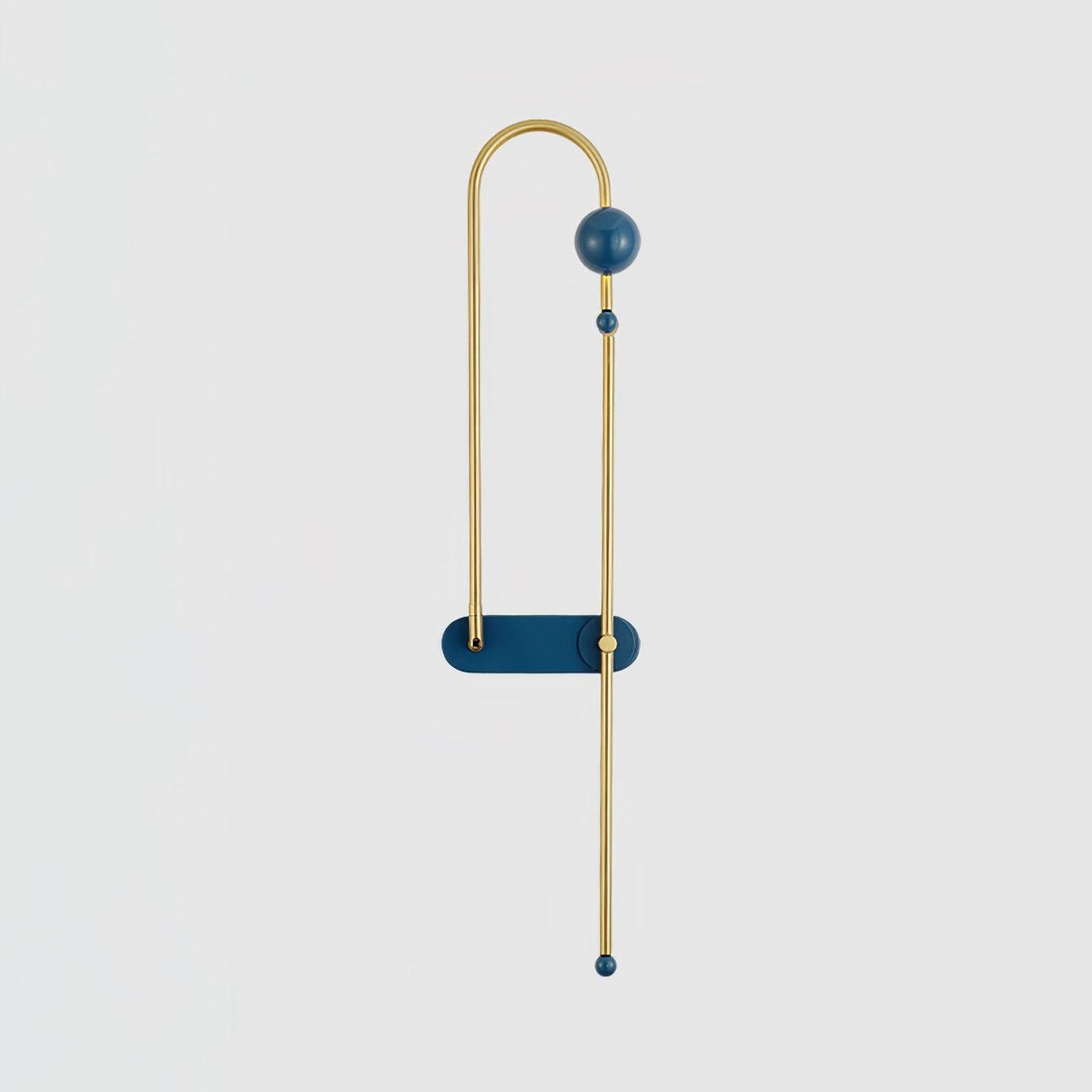Curve Vägglampa med elektrisk krets