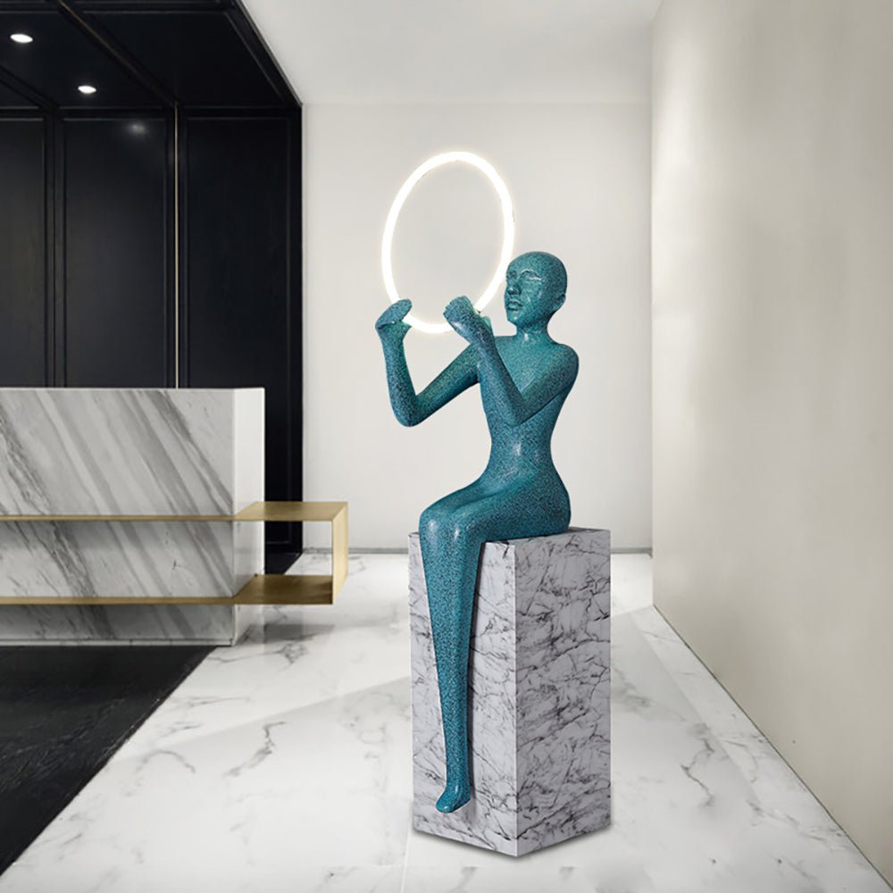 Orelaielle Skulpturel sort gulvlampe