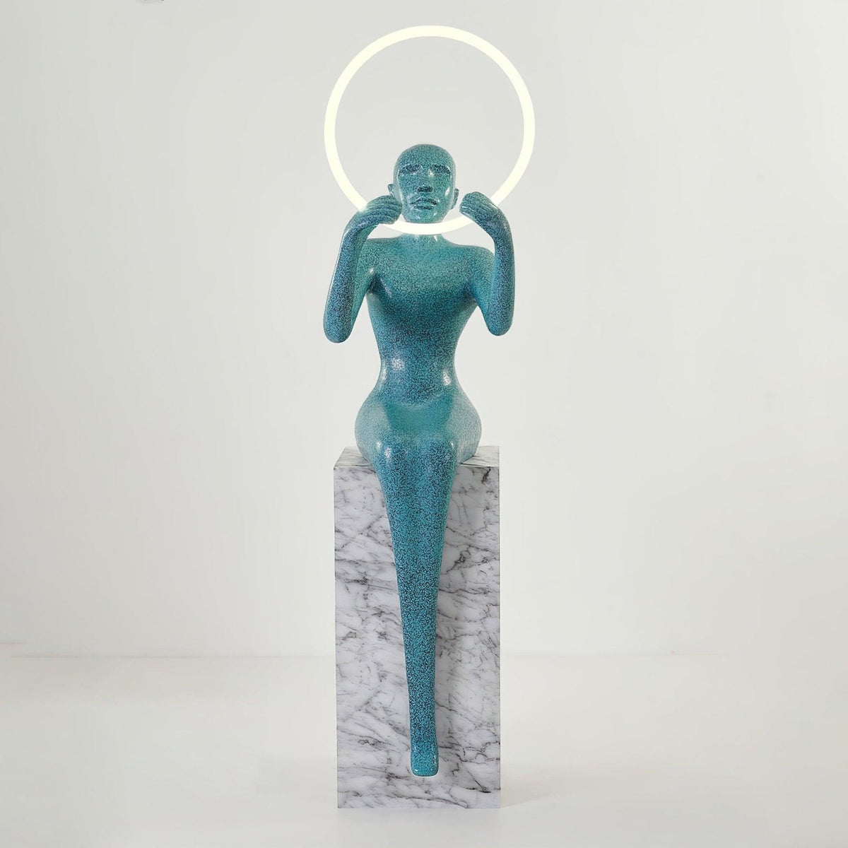 Orelaielle Skulpturel sort gulvlampe