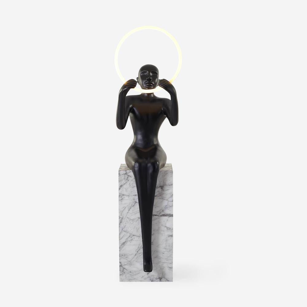 Orelaielle Skulpturel sort gulvlampe
