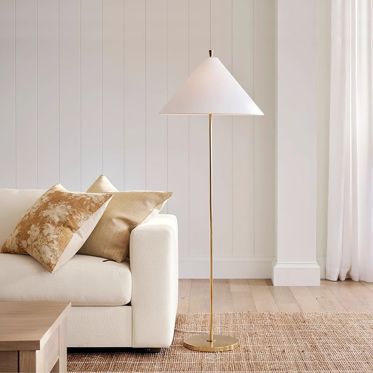 Urath minimalistisk golvlampa i mässing