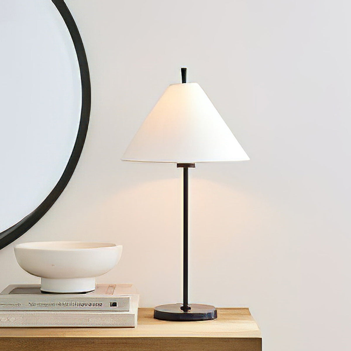 Sorivina elegant konusformet bordlampe