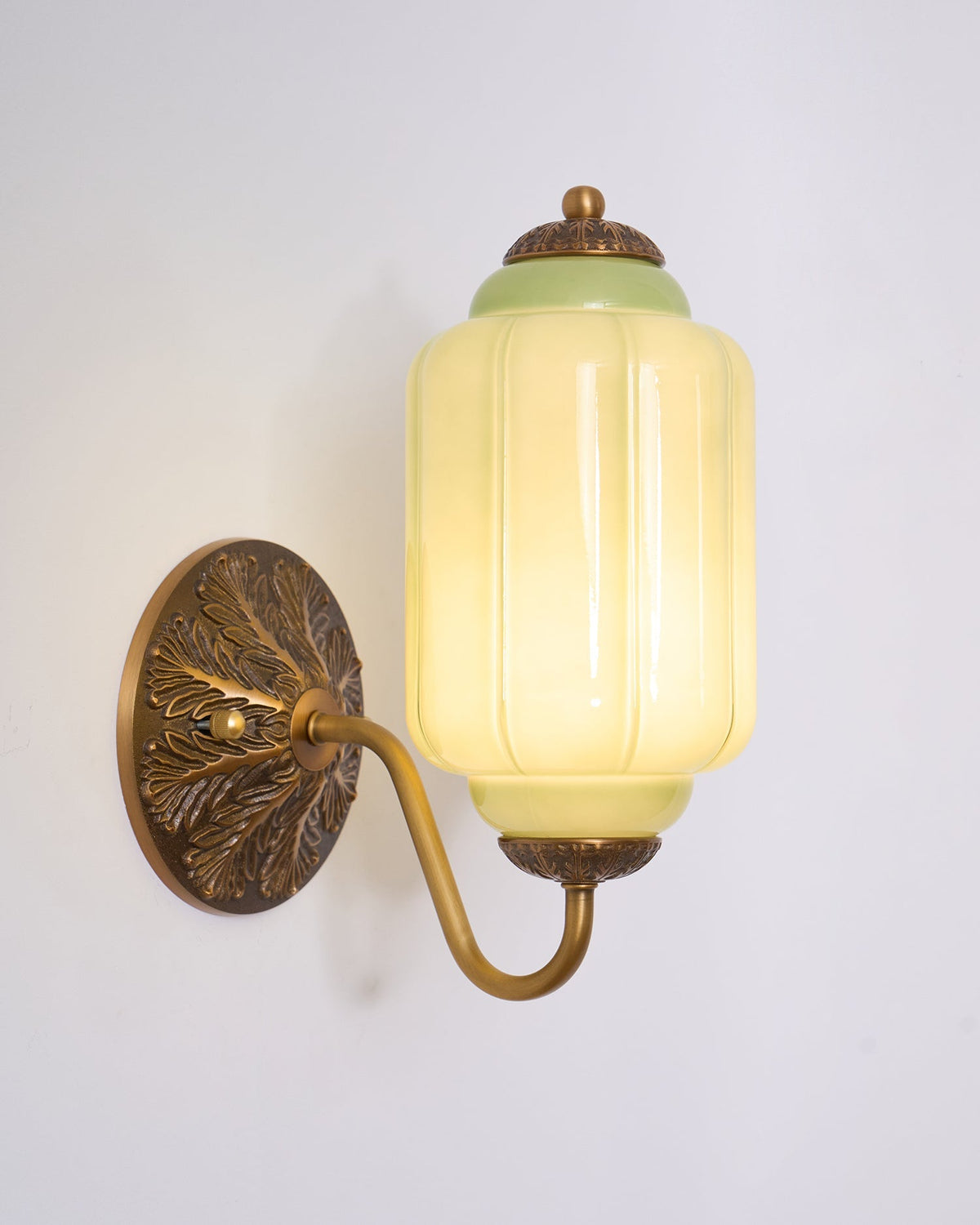 Melvane vintage vägglampa i rosa glas