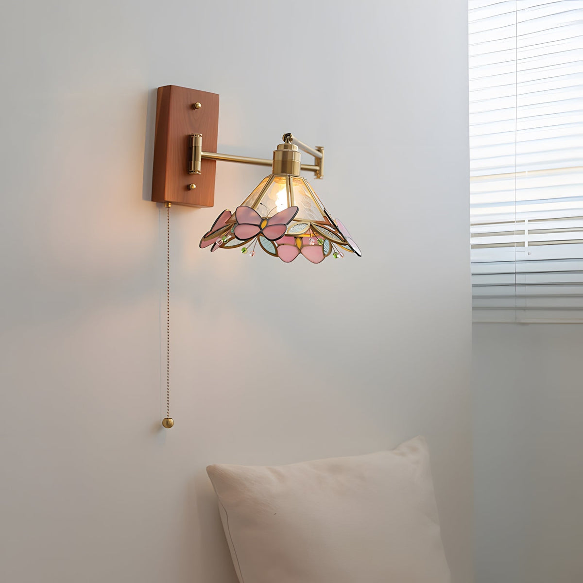 Oreliraine vägglampa