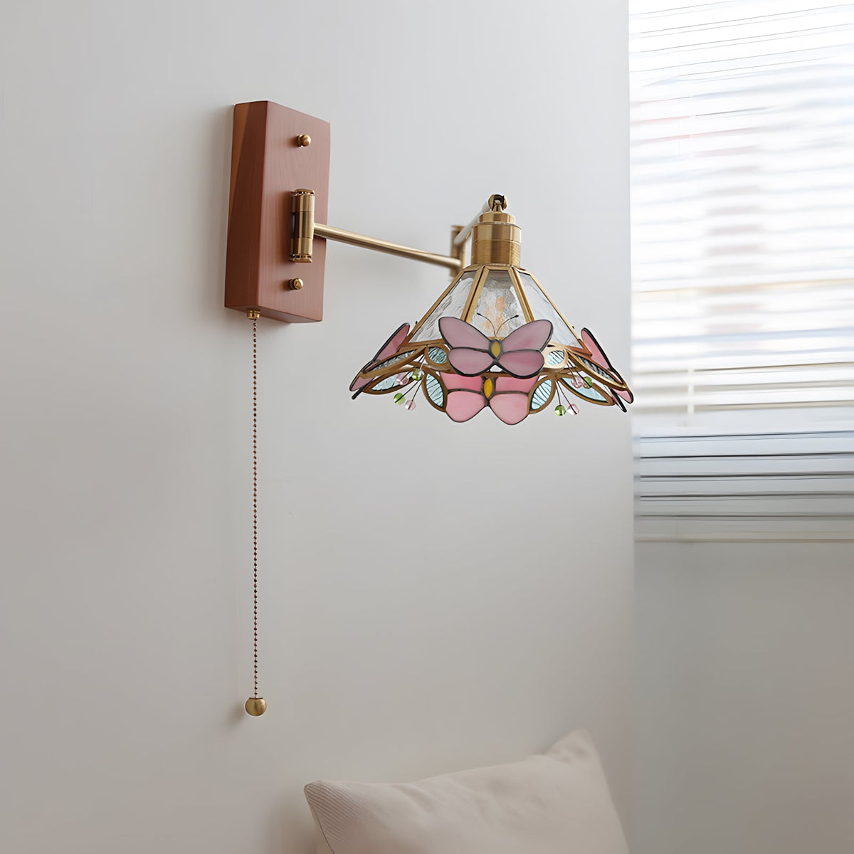 Oreliraine vägglampa