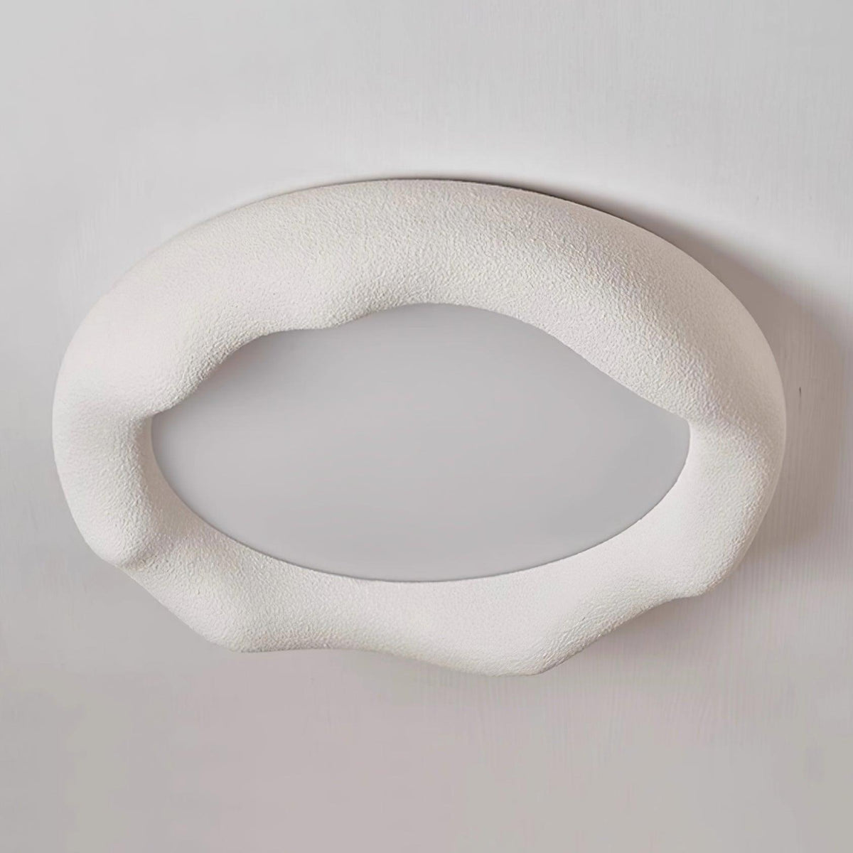 Loftslampe i organisk harpiks og glasfiber i beige