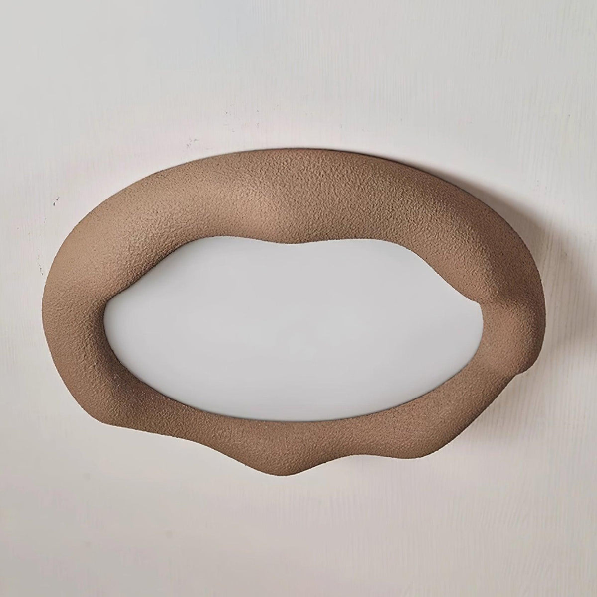 Loftslampe i organisk harpiks og glasfiber i beige