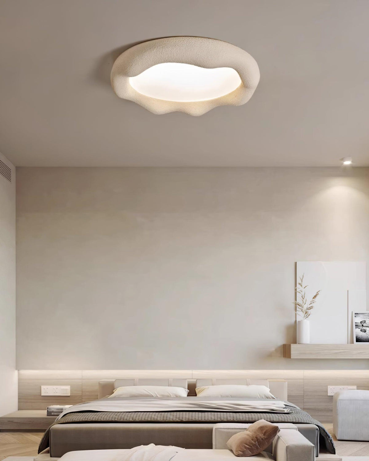 Loftslampe i organisk harpiks og glasfiber i beige