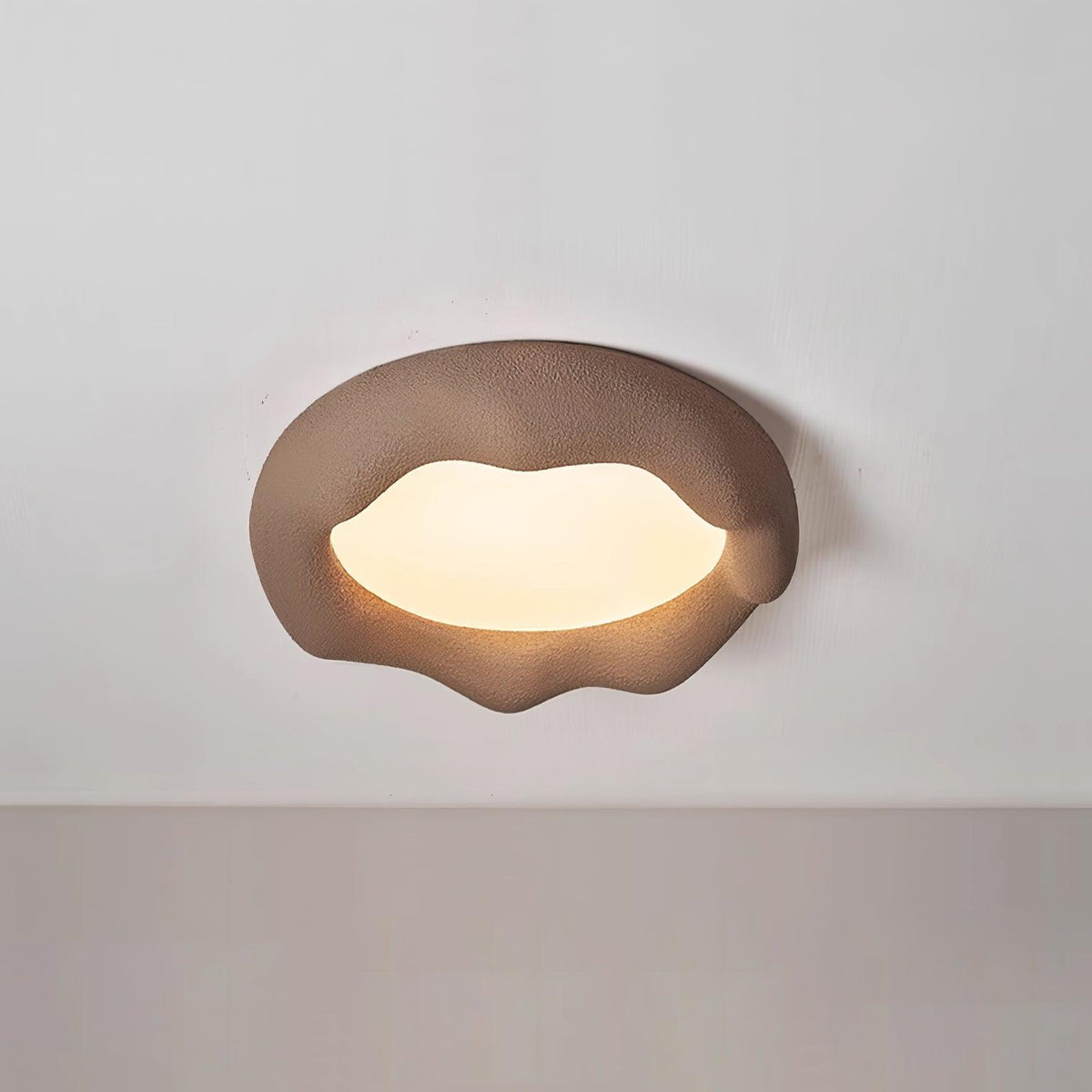 Loftslampe i organisk harpiks og glasfiber i beige