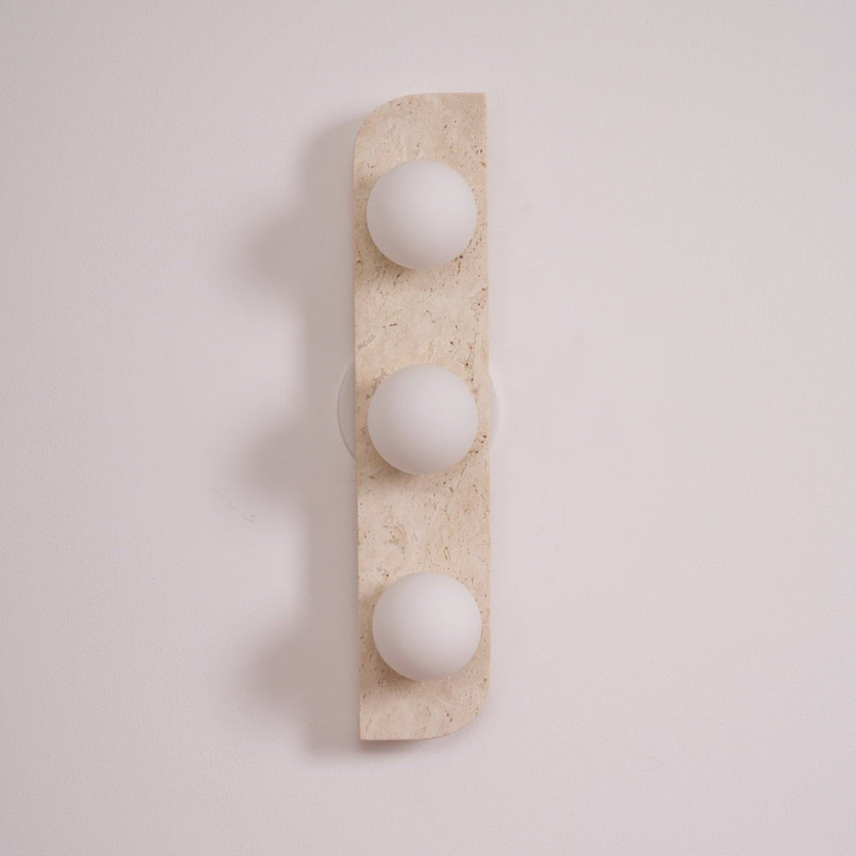 Taviniella minimalistisk vägglampa i travertin