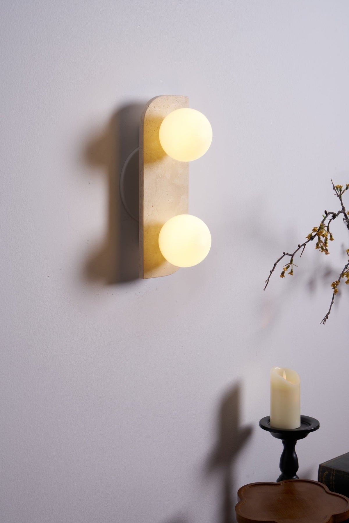 Serearia minimalistisk plug-in-væglampe i travertin