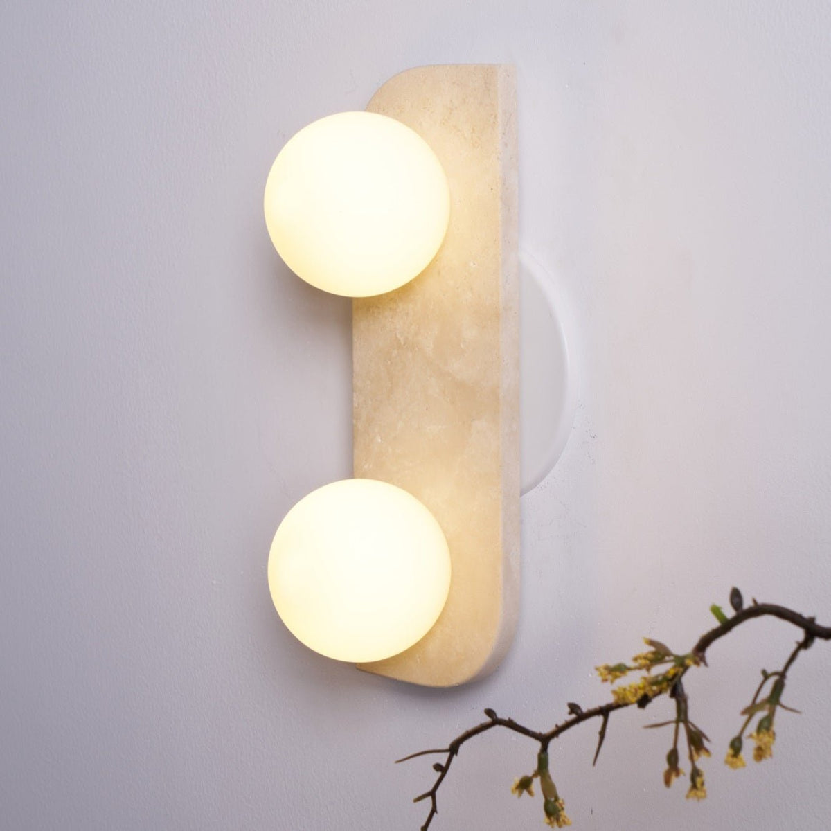 Serearia minimalistisk plug-in-væglampe i travertin