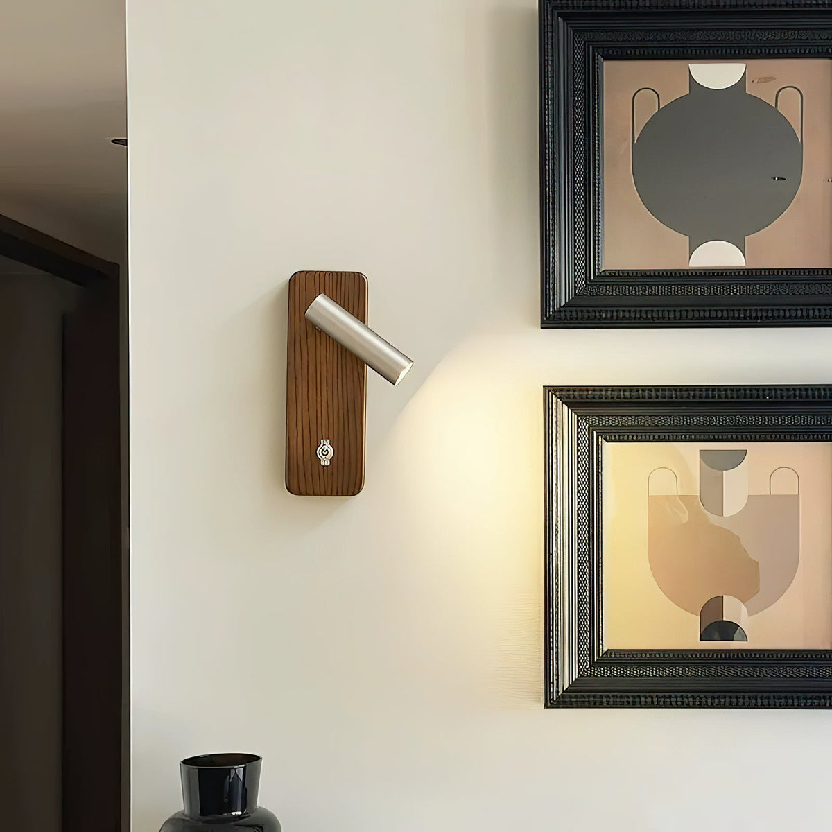 Sorinielle vägglampa